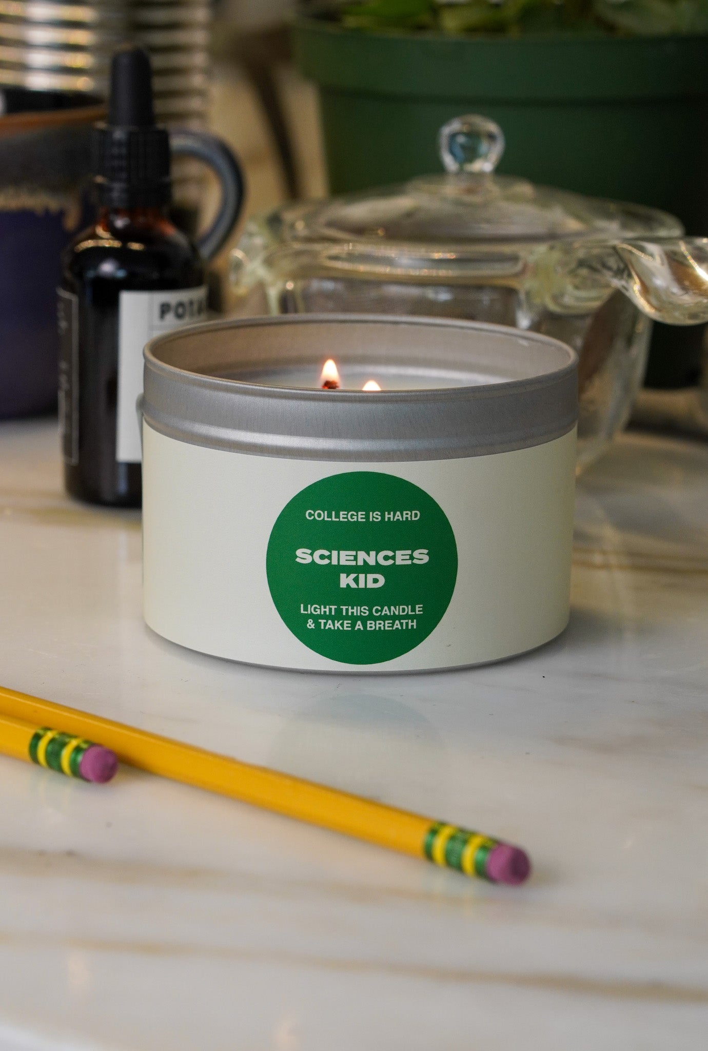 Wissenschaften mit Apfel, Salbei, Sandelholz